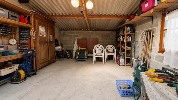 Vente                                                      Maison de village
                        
                     5 pièces                      168 m2                     à Aubigny-sur-Nère
