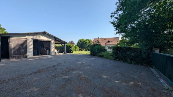 Vente                                                      Maison de village
                        
                     5 pièces                      168 m2                     à Aubigny-sur-Nère