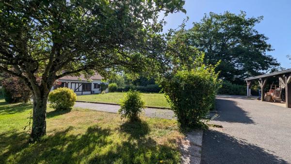 Vente                                                      Maison de village
                        
                     5 pièces                      168 m2                     à Aubigny-sur-Nère