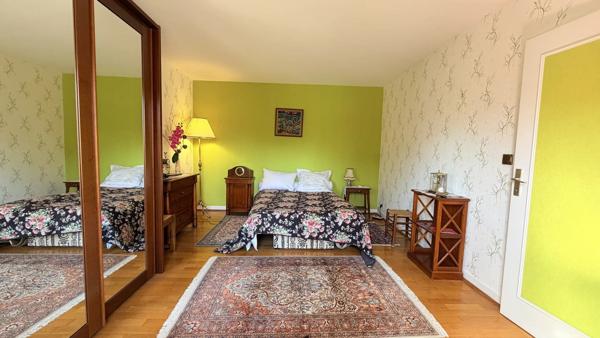 Vente                                                      Maison de village
                        
                     5 pièces                      168 m2                     à Aubigny-sur-Nère