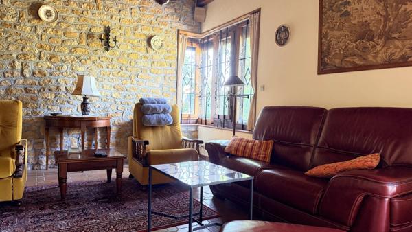 Vente                                                      Maison de village
                        
                     5 pièces                      168 m2                     à Aubigny-sur-Nère