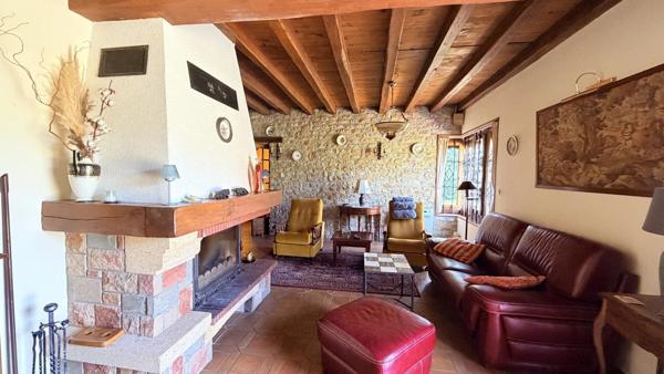 Vente                                                      Maison de village
                        
                     5 pièces                      168 m2                     à Aubigny-sur-Nère