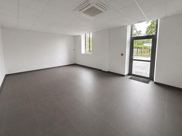 A VENDRE - BUREAUX et LOCAL DE STOCKAGE - EXCELLENTE VISIBILITE , Change A VENDRE - BUREAUX et LOCAL DE STOCKAGE - EXCELLENTE VISIBILITE , Change