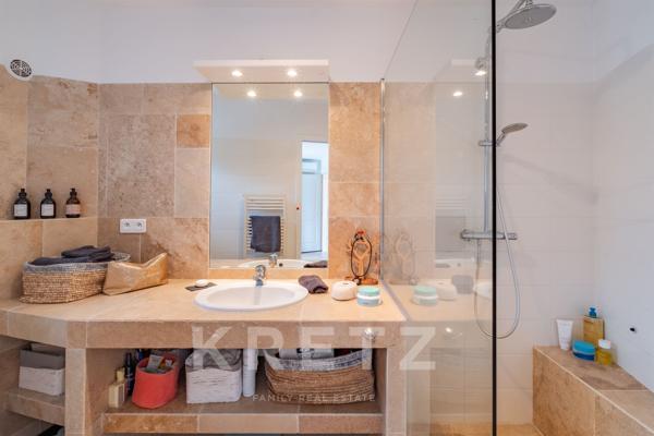 Villa contemporaine avec piscine dans un environnement préservé