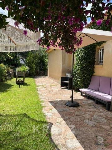 Villa contemporaine avec piscine dans un environnement préservé