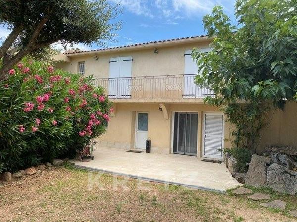 Villa contemporaine avec piscine dans un environnement préservé