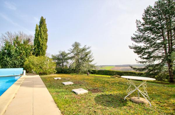 MOIRAX- Très belle maison de charme de 170m2, 5 chambres, piscine, dans un environnement campagne à moins de 10 min d'AGEN