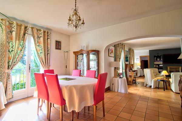 MOIRAX- Très belle maison de charme de 170m2, 5 chambres, piscine, dans un environnement campagne à moins de 10 min d'AGEN