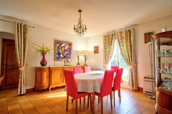 MOIRAX- Très belle maison de charme de 170m2, 5 chambres, piscine, dans un environnement campagne à moins de 10 min d'AGEN