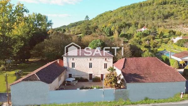 Charme d’antan, grand volume, potentiel pour activité artisanale ou mécanique