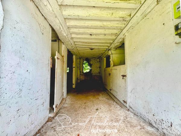 Ancienne écurie à rénover sur 1,5 ha avec maison annexe et potentiel d'agrandissement – Croissanville (14370)