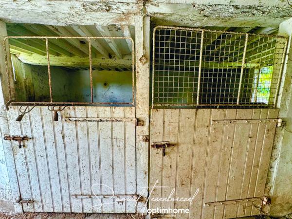 Ancienne écurie à rénover sur 1,5 ha avec maison annexe et potentiel d'agrandissement – Croissanville (14370)