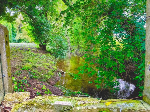 Ancienne écurie à rénover sur 1,5 ha avec maison annexe et potentiel d'agrandissement – Croissanville (14370)