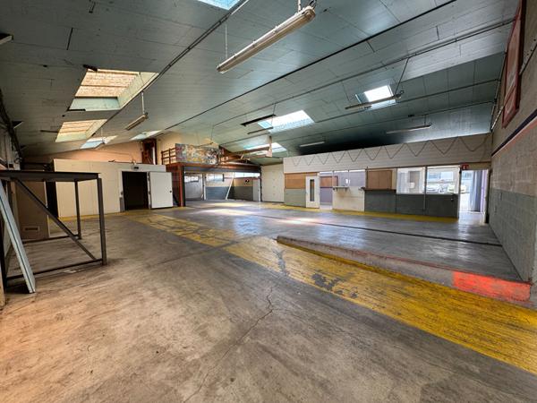 Local commercial avec bureaux Saint Lo