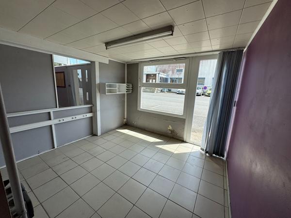 Local commercial avec bureaux Saint Lo
