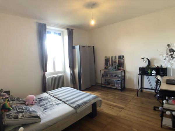 Belle maison de 7 chambres avec potentiel commercial