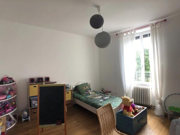 Belle maison de 7 chambres avec potentiel commercial