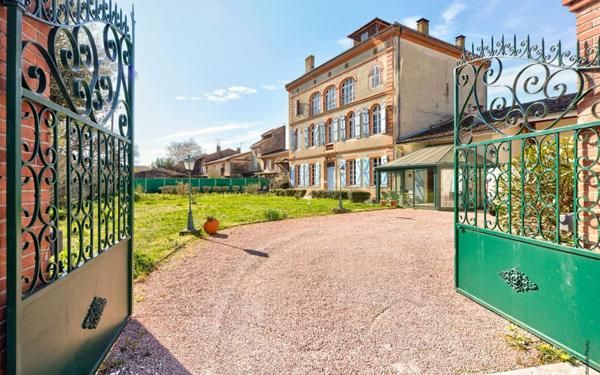 Maison à vendre    13 pièces • 457 m2 Merville