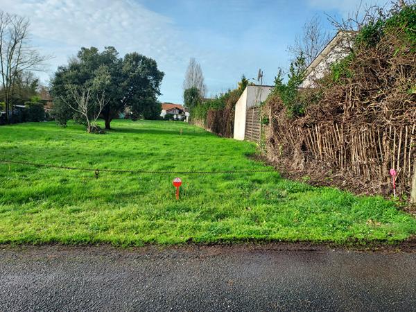 Terrain à bâtir proche du bourg du château de 849 m2