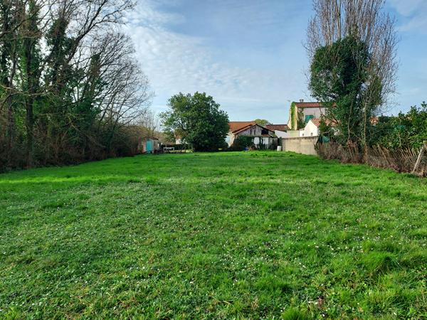 Terrain à bâtir proche du bourg du château de 849 m2