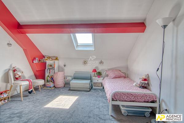 Versailles Notre-Dame Appartement 5 pièces duplex 124.77 m² carrez situé aux 3ème et 4è étage avec ascenseur, chambre de service de 18.08 m² au sol et cave €1 065 000 ** - Référence 25618