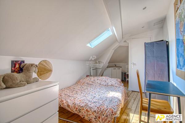 Versailles Notre-Dame Appartement 5 pièces duplex 124.77 m² carrez situé aux 3ème et 4è étage avec ascenseur, chambre de service de 18.08 m² au sol et cave €1 065 000 ** - Référence 25618