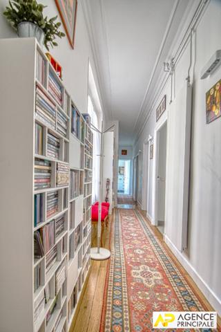 Versailles Notre-Dame Appartement 5 pièces duplex 124.77 m² carrez situé aux 3ème et 4è étage avec ascenseur, chambre de service de 18.08 m² au sol et cave €1 065 000 ** - Référence 25618