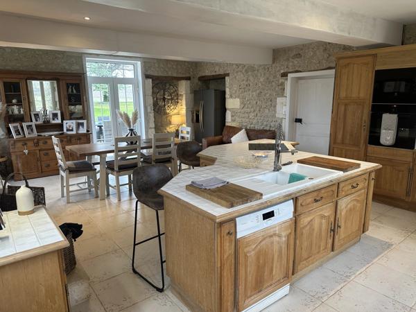 Belle maison de 5 chambres, dépendances et piscine sans voisins