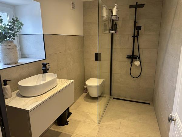 Belle maison de 5 chambres, dépendances et piscine sans voisins