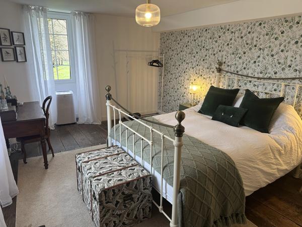 Belle maison de 5 chambres, dépendances et piscine sans voisins