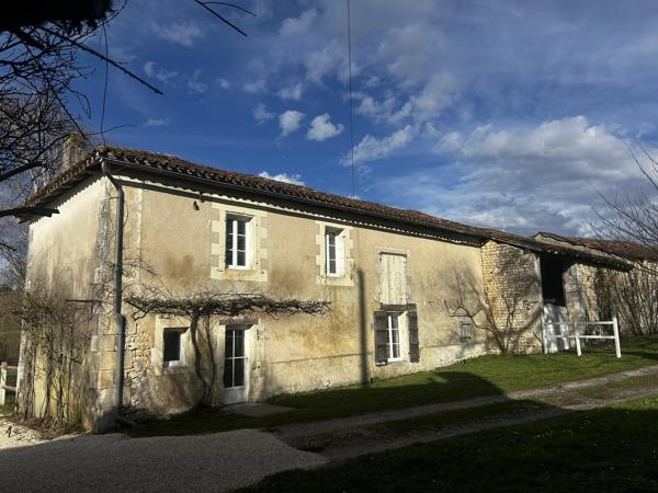 Belle maison de 5 chambres, dépendances et piscine sans voisins