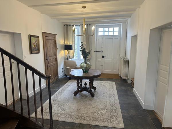 Belle maison de 5 chambres, dépendances et piscine sans voisins