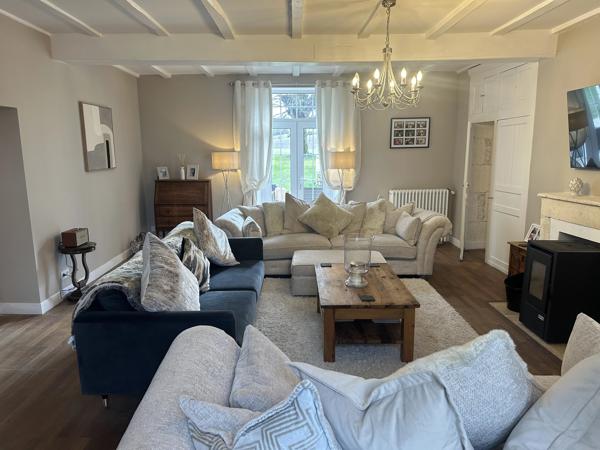 Belle maison de 5 chambres, dépendances et piscine sans voisins