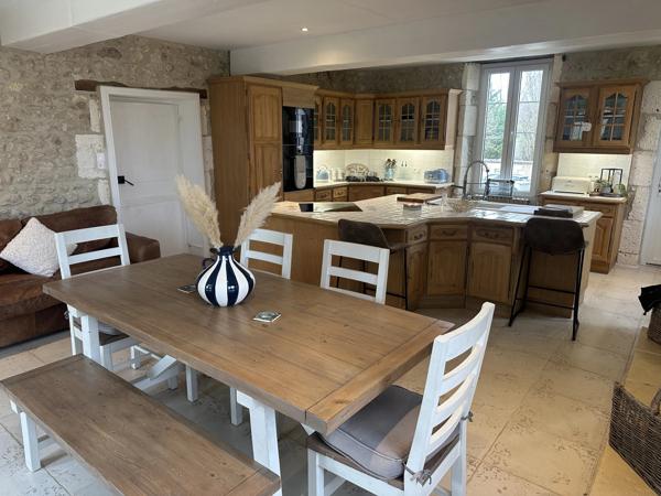 Belle maison de 5 chambres, dépendances et piscine sans voisins