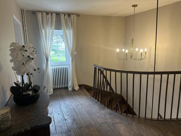 Belle maison de 5 chambres, dépendances et piscine sans voisins