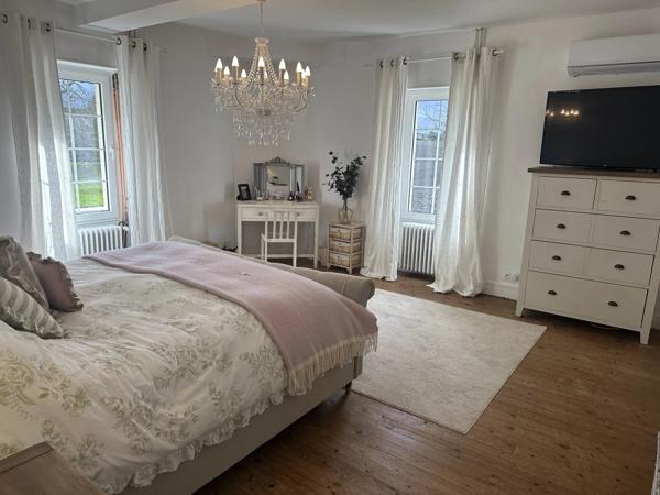 Belle maison de 5 chambres, dépendances et piscine sans voisins