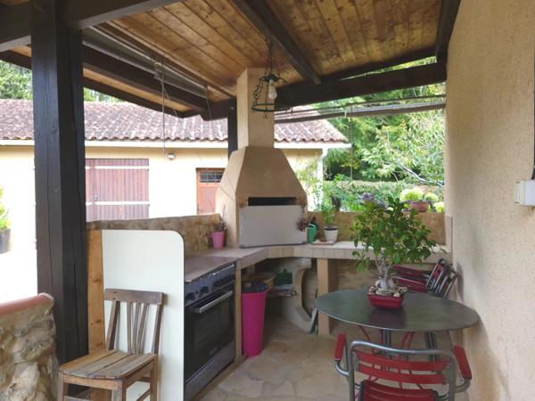 Charmante maison située dans de superbes jardins