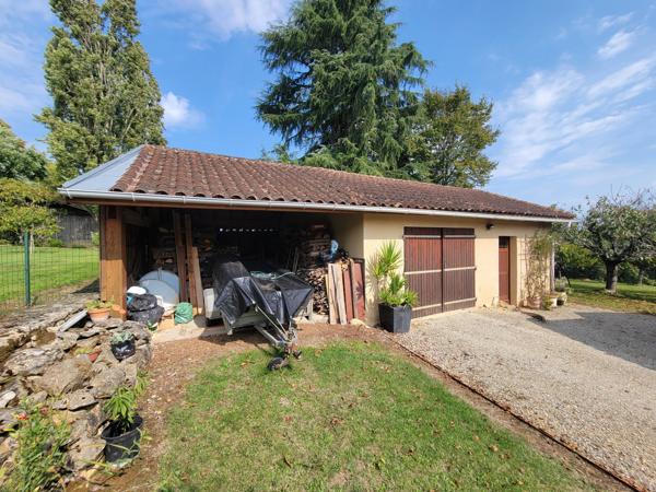 Charmante maison située dans de superbes jardins