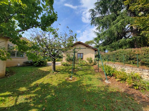 Charmante maison située dans de superbes jardins