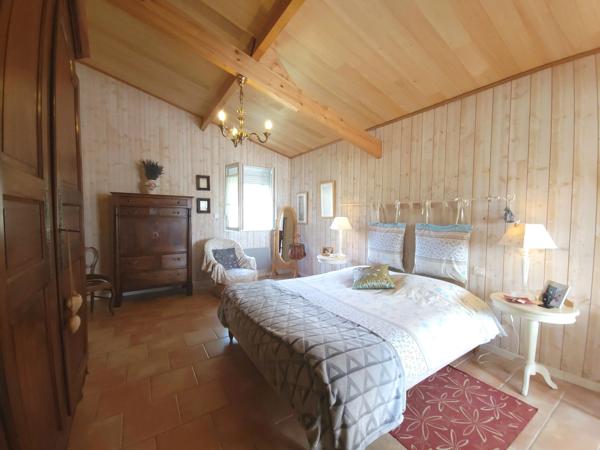 Charmante maison située dans de superbes jardins