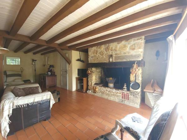 Charmante maison située dans de superbes jardins