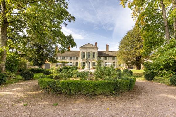Vente maison bourgeoise 800 m² 15 Pièces Givry