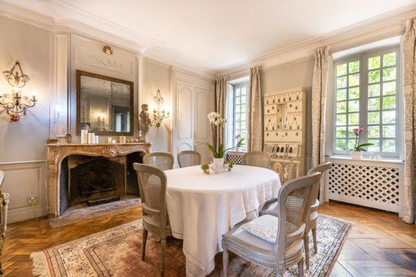 Vente maison bourgeoise 800 m² 15 Pièces Givry