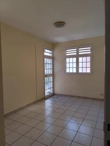 Location Fonds de commerce 3 pièces 50 m2 à Schœlcher