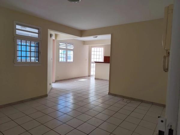 Location Fonds de commerce 3 pièces 50 m2 à Schœlcher