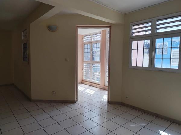 Location Fonds de commerce 3 pièces 50 m2 à Schœlcher