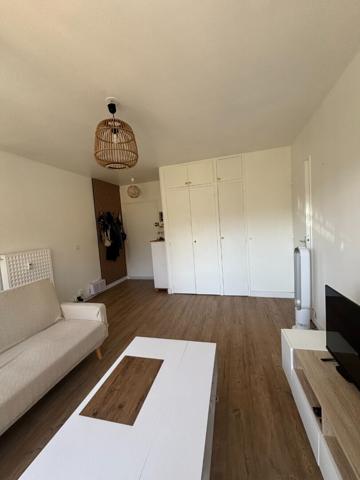 APPARTEMENT MEUBLE RECENT