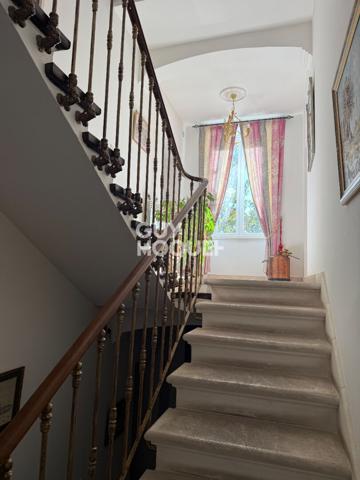Maison bourgeoise Althen Des Paluds 20 pièces