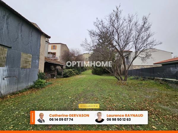 Terrain 1072 m2 avec grange aménageable- LA ROCHE BLANCHE (63670)