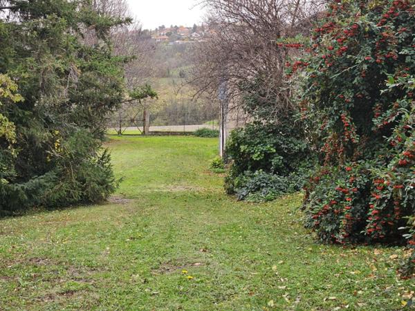 Terrain 1072 m2 avec grange aménageable- LA ROCHE BLANCHE (63670)